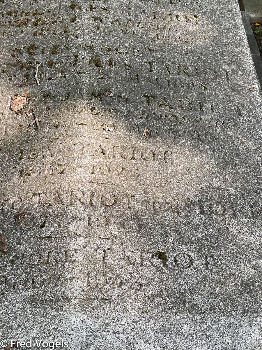 Pere Lachaise 2021-249.jpg