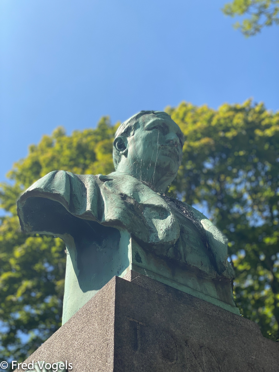 Pere Lachaise 2021-351.jpg