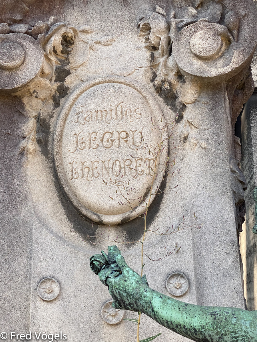Pere Lachaise 2021-385.jpg