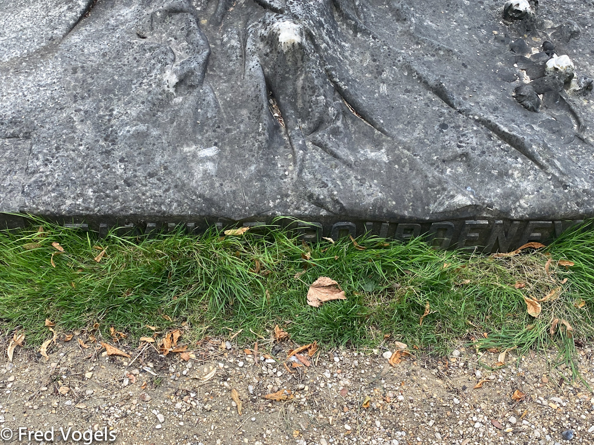 Pere Lachaise 2021-397.jpg